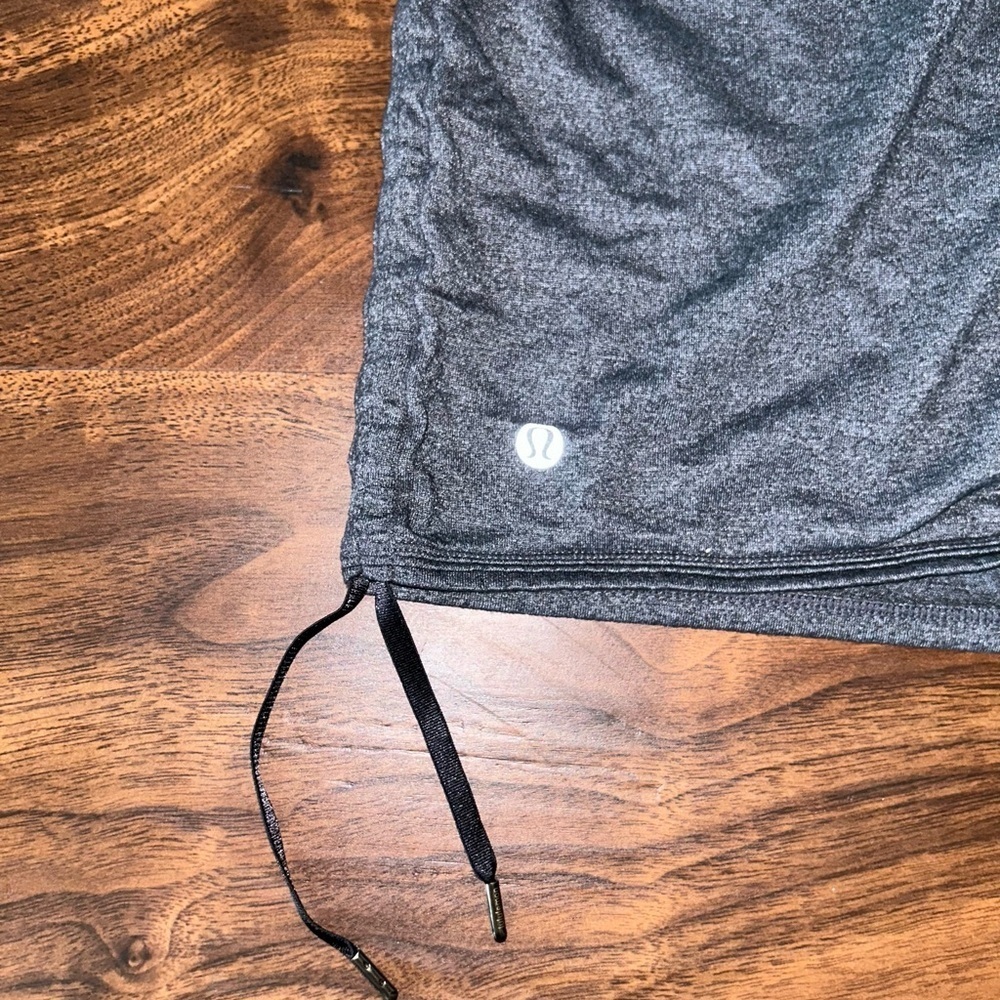 Lululemon Power Class Tee
Side Cinch
Charcoal
Size 8/10 - Picture 3 of 7